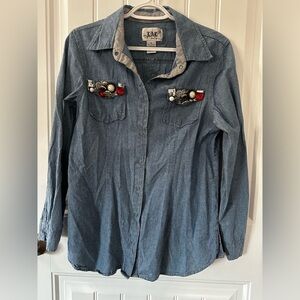chambray button down shirt with embellished pockets size medium GUC